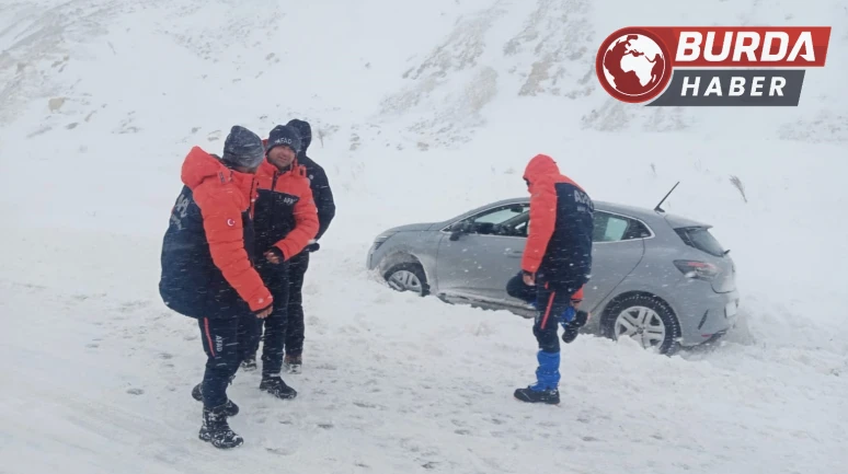 Kayseri’de AFAD ekipleri mahsur kalan araçlara yardıma koştu