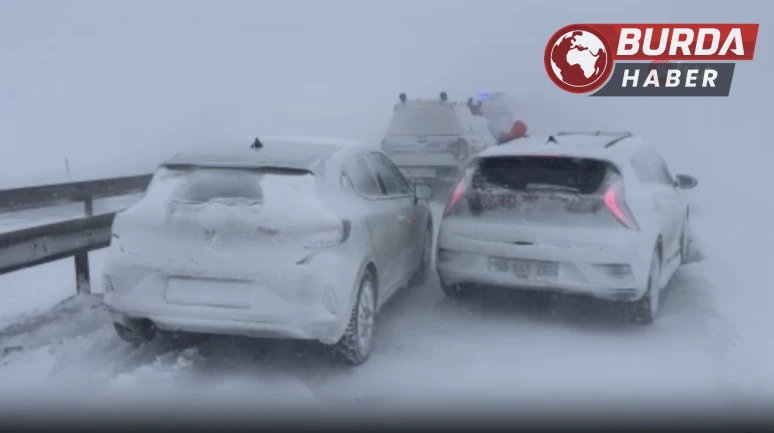 Sivas-Kayseri Yolunda Yoğun Kar ve Buzlanma Sonucu Zincirleme Kaza