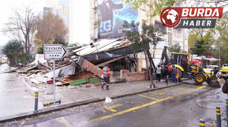25 Kişinin Zehirlenmesiyle İlgili Gündeme Gelen Restoran Yıkıldı
