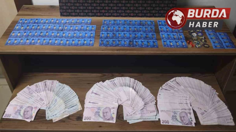 Sahte altın ile önce kuyumcuları sonra vatandaşları dolandırdılar.