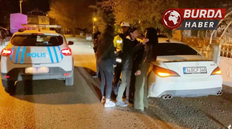 Polisi alarma geçiren alkollü kadınlar gazeteciyi darp ettiler.