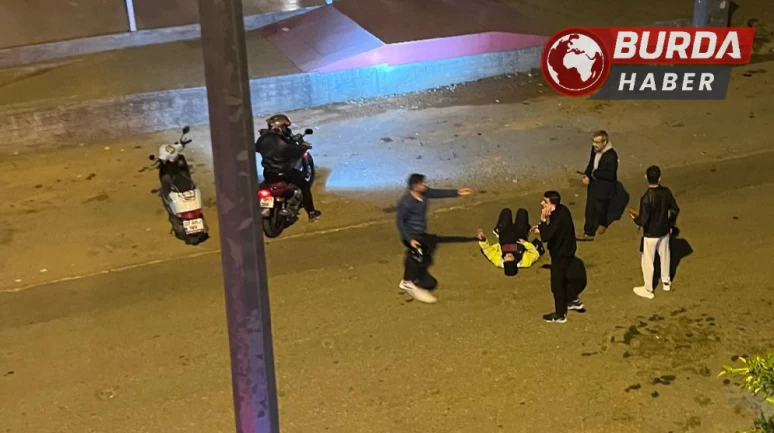 İşe gitmek için babasıyla servis bekleyen genç kadına bıçaklı saldırı!