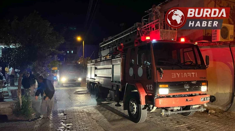 Antalya'da annesine kızıp evi ateşe verdi, o anları da canlı yayınladı