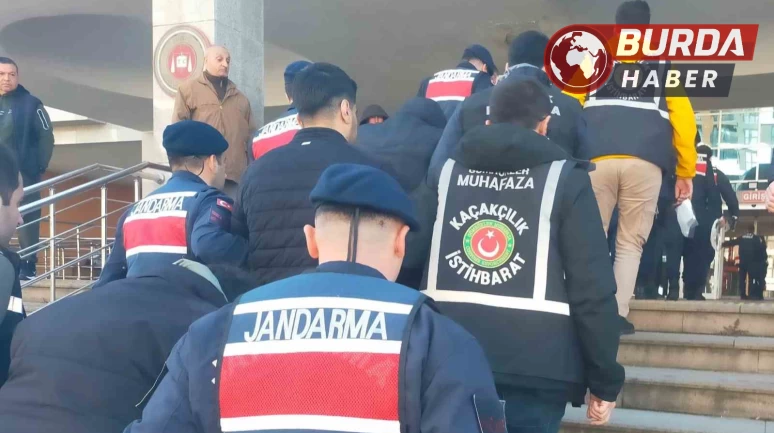 38 gümrük muhafaza görevlisi rüşvet iddiasıyla adliyeye sevk edildi.