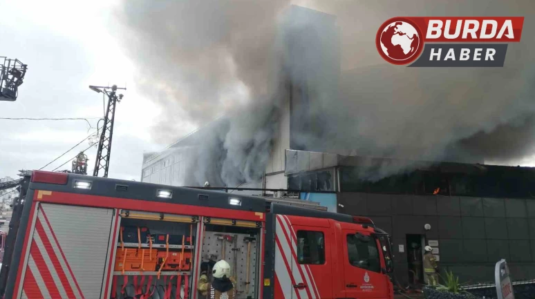 Sancaktepe’de bulunan bir fabrikada yangın çıktı.