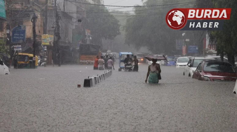 Hindistan ve Nepal’de şiddetli yağış ve fırtınadan 92 kişi öldü.