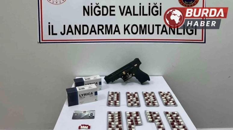 Şüpheli araçtan sahte avukat kimliği ile uyuşturucu çıktı.