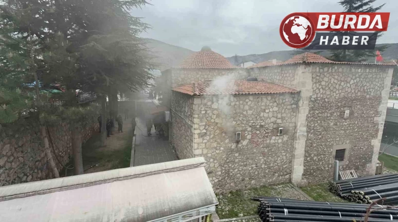 Tokat’taki 8 asırlık camide çıkan yangın büyümeden söndürüldü.