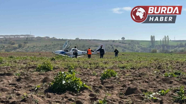 Bursa’da bir eğitim uçağı tarlaya mecburi iniş yaptı.