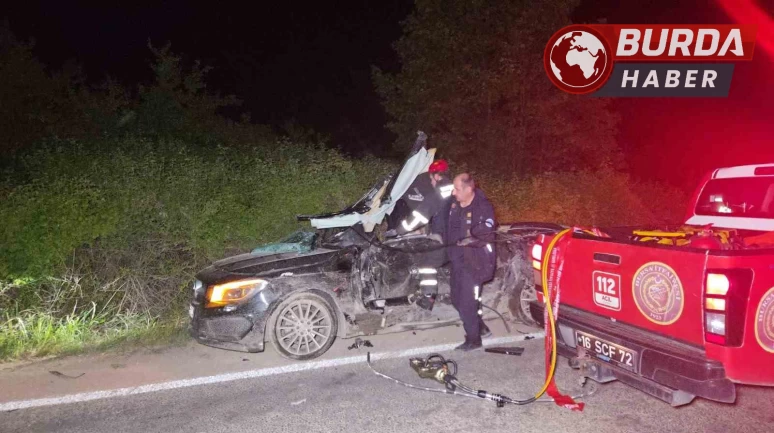 Bursa’da otomobil ile cip çarpıştı, 3 kişi hayatını kaybetti.