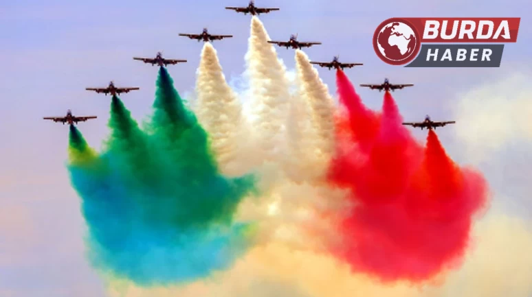 İtalya Hava Kuvvetleri’ne bağlı 3 akrobasi uçağı havada çarpıştı.