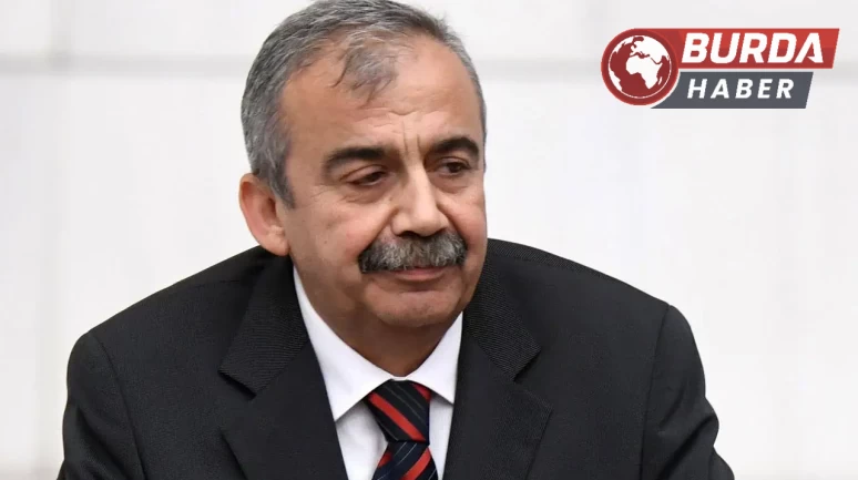 Sırrı Süreyya Önder tedavi gördüğü hastanede hayatını kaybetti.