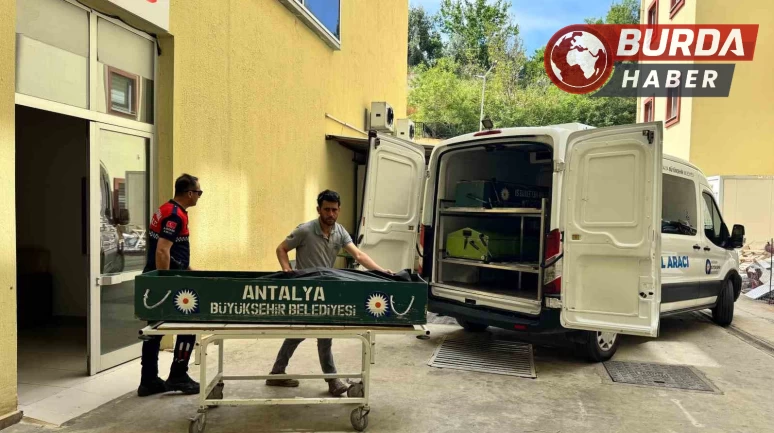 Gazipaşa’da 2 çocuk babası depoda iple asılı halde ölü bulundu.