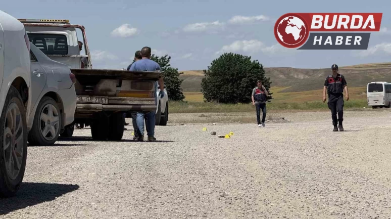 Diyarbakır’da baba ve oğul kamyonette yanmış halde bulundu.