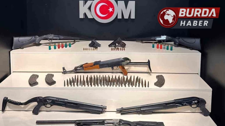 Van'da sosyal medyada silah paylaşımı yapanlara operasyon!