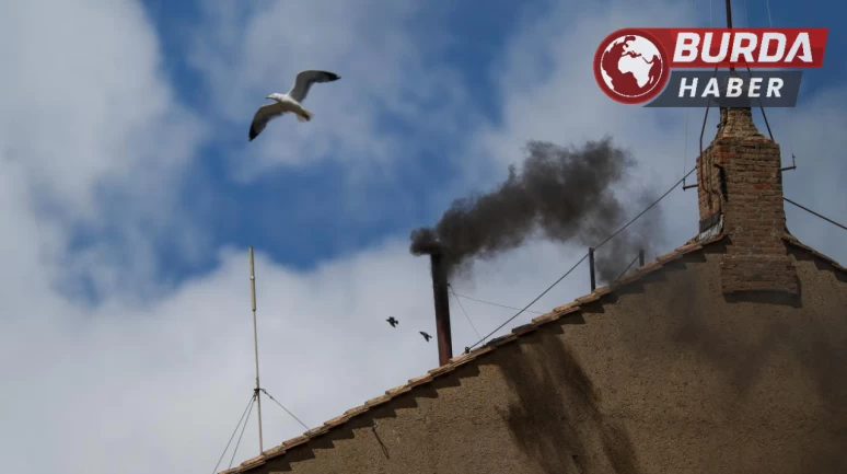 Bugün de Sistina Şapeli’nden siyah duman yükseldi.