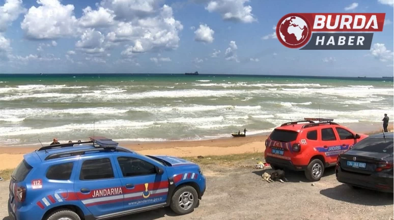 Sarıyer’de yasaklara rağmen denize giren 2 genç kayboldu.