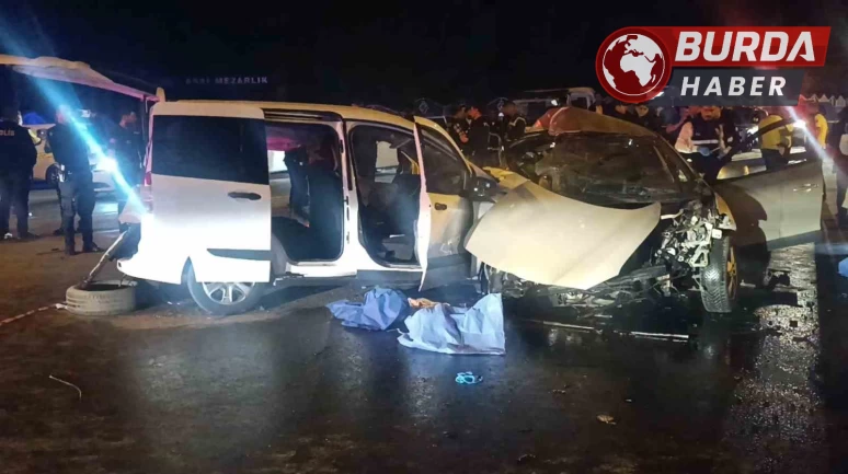 Gaziantep’te iki araç kafa kafaya çarpıştı: 5 kişi öldü