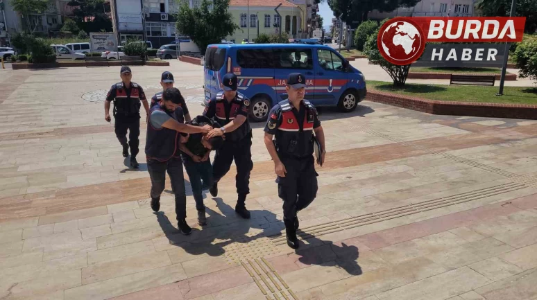 Aydın’da tartıştığı akrabasını tornavida ile öldürdü.