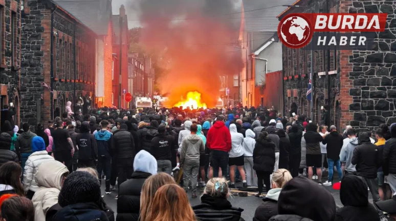 Kuzey İrlanda’daki şiddet olaylarında eğlence merkezi ateşe verildi.