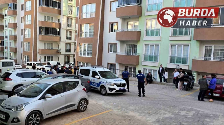 Bir kadın evinde ölü bulundu, eşinden de haber alınamıyor.