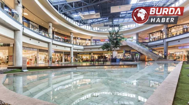 Bodrum’daki Midtown AVM'nin geri dönüşüm alanında yangın çıktı.