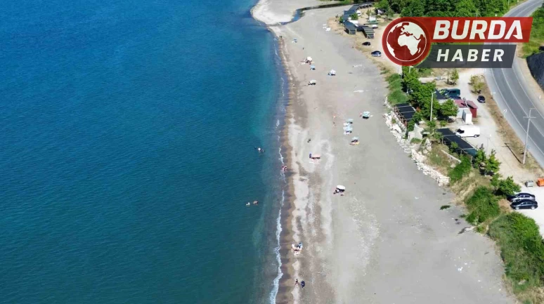 Akçakoca’da yasağın kalkmasına rağmen sahiller boş kaldı.