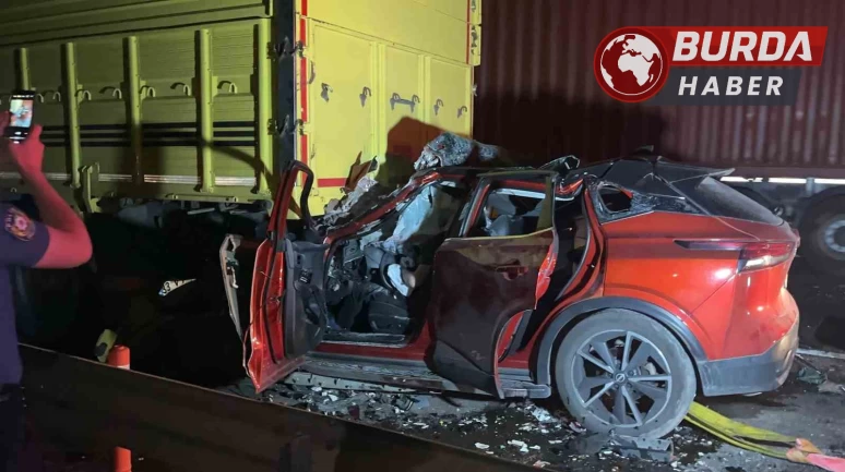 D-650’de cip, kamyona ok gibi saplandı: 1 kişi öldü