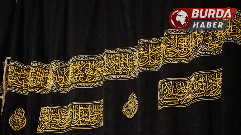1447 Hicri yılının başlamasıyla Kâbe’nin örtüsü değiştirildi.