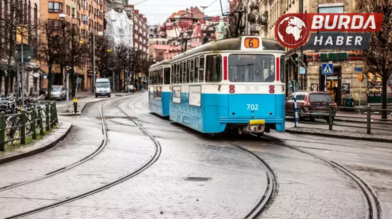 İsveç’te raydan çıkan tramvay pizza dükkanına çarptı: 8 yaralı
