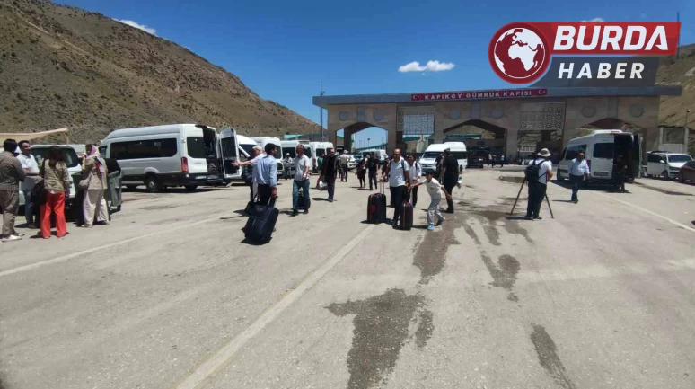 Umman, İran’daki vatandaşlarını tahliye etmeye başladı.