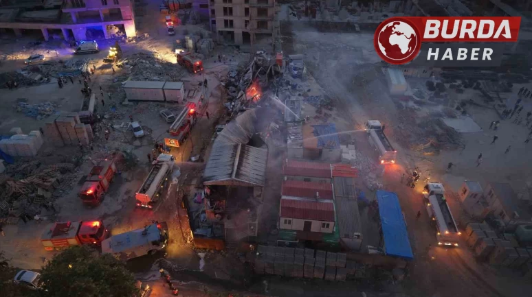 Hatay'da işçilerin kaldığı prefabrik yatakhane alevlere teslim oldu.