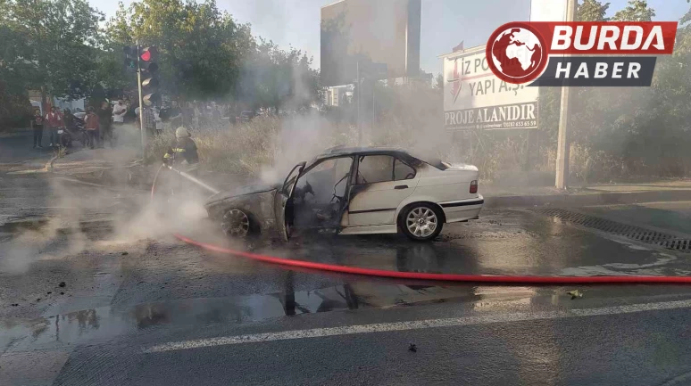 Seyir halindeki LPG’li otomobil alev topuna döndü