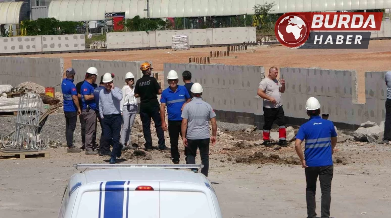 Kepçe, doğal gaz ana hattını patlattı: Çok sayıda ekip sevk edildi