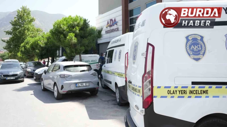 Denizli’de polis memuru yaşadığı apartta ölü bulundu.