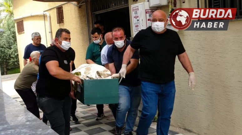 Antalya’da 58 yaşındaki adam evinin önünde ölü bulundu