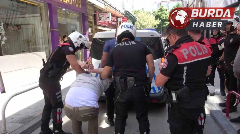 Valilik: "Soruşturma başlatıldı, polis memuru görevden uzaklaştırıldı"