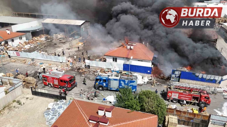 Eskişehir’de geri dönüşüm fabrikasında yangın çıktı.
