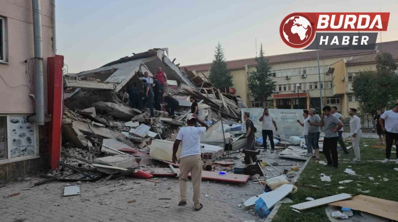 Balıkesir Sındırgı’da 6.1 şiddetinde deprem meydana geldi