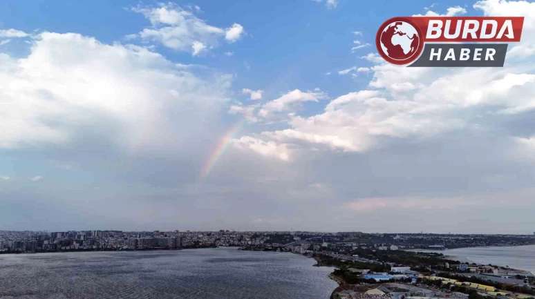 İstanbul’da fırtına sonrası gökkuşağı görenleri büyüledi.