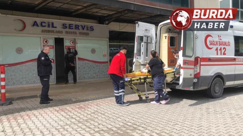 Bursa’da çocuk 3’üncü kattan düşerek ağır yaralandı.