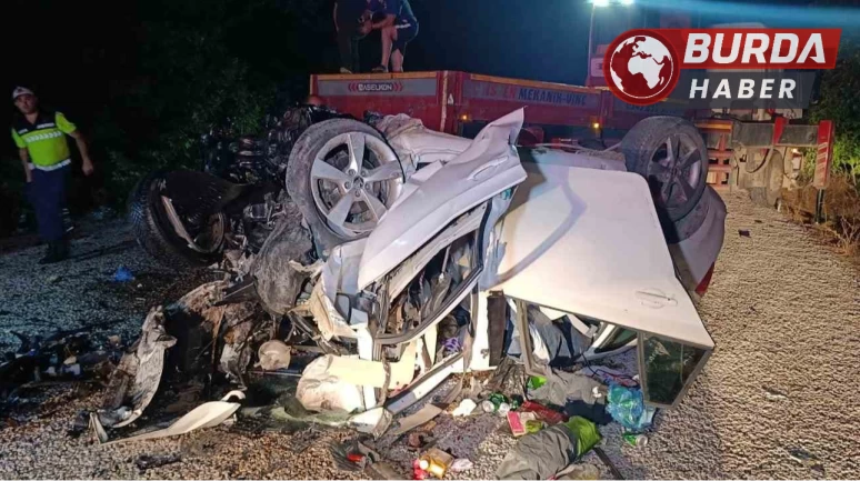 Çanakkale’de korkunç trafik kazası: 6 kişi hayatını kaybetti