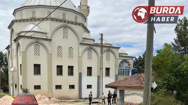 Amasya'da cami kubbesinden düşen adam hayatını kaybetti.