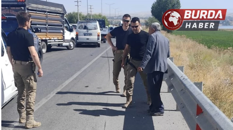 Motosiklet sürücüsü baba ve oğlu hayatını kaybetti.