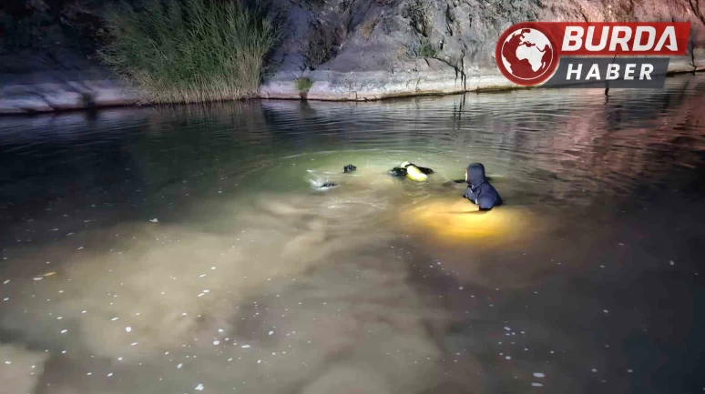Emet Çayına düşen kızını kurtarmak isterken kendisi boğuldu.