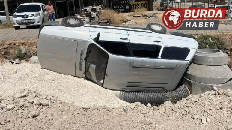 Adıyaman'da otomobil altyapı çukuruna düştü: 5 yaralı