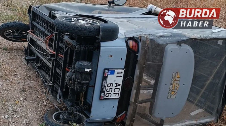 Bilecik’te bir araca yol vermek isterken hastanelik oldu.
