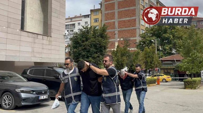 Eskişehir’de ambulansı kovalayan baba-oğul tutuklandı.