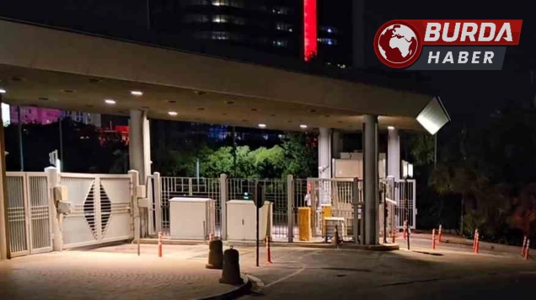 Levent’te özel banka güvenlik görevlisi 2 arkadaşını kazayla vurdu.