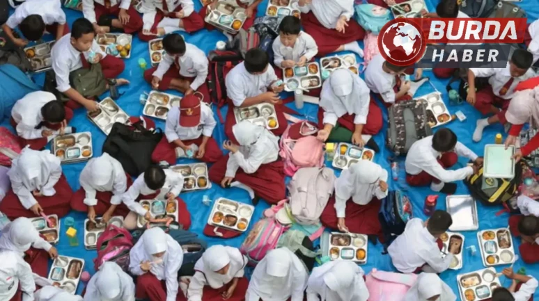 Endonezya’da okul yemeklerinden zehirlenenlerin sayısı 6 bini geçti.